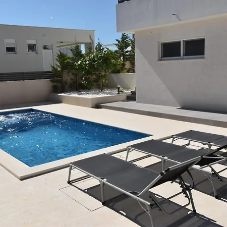 Serenity With Sea View Apartment